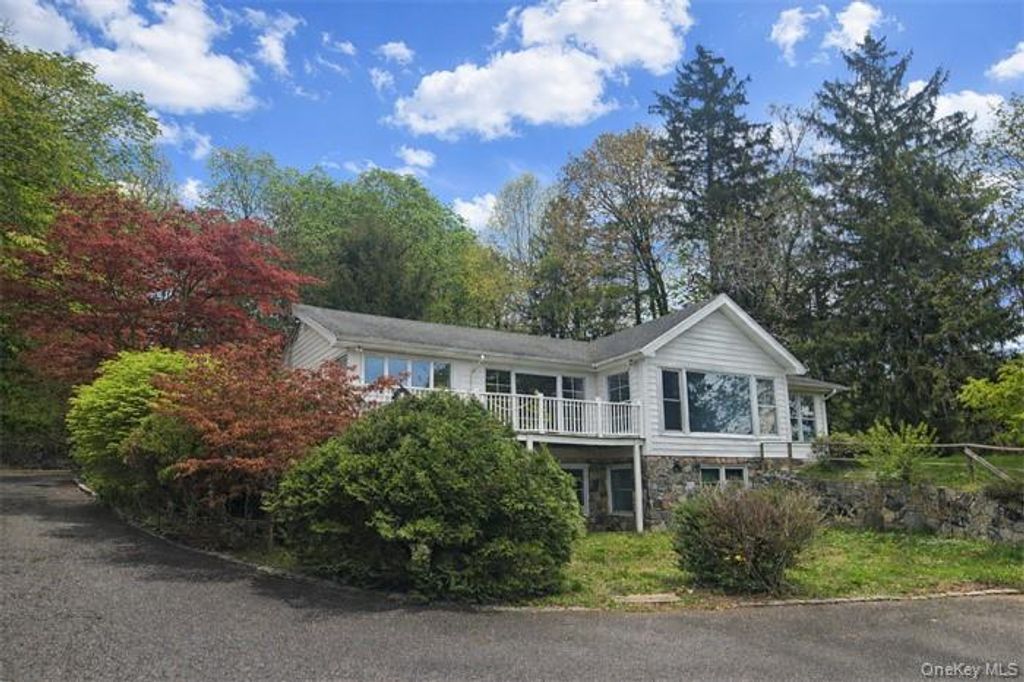 Photo of 355A E Shore Road, Great Neck, NY 11023 (MLS # 987806)