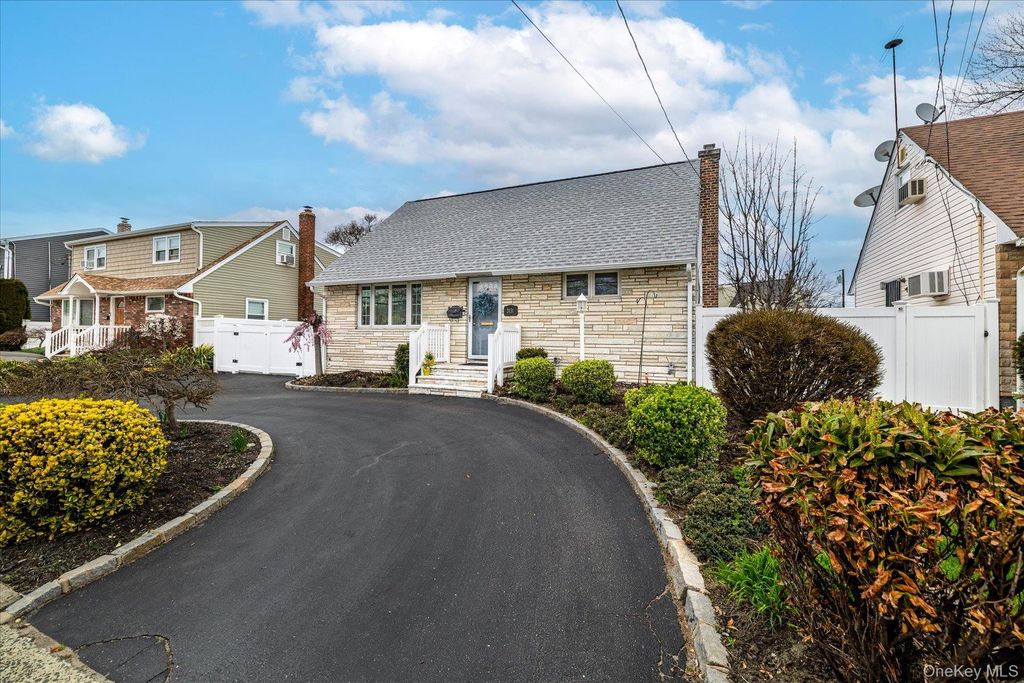 Photo of 3131 Brower Avenue, Oceanside, NY 11572 (MLS # 985334)