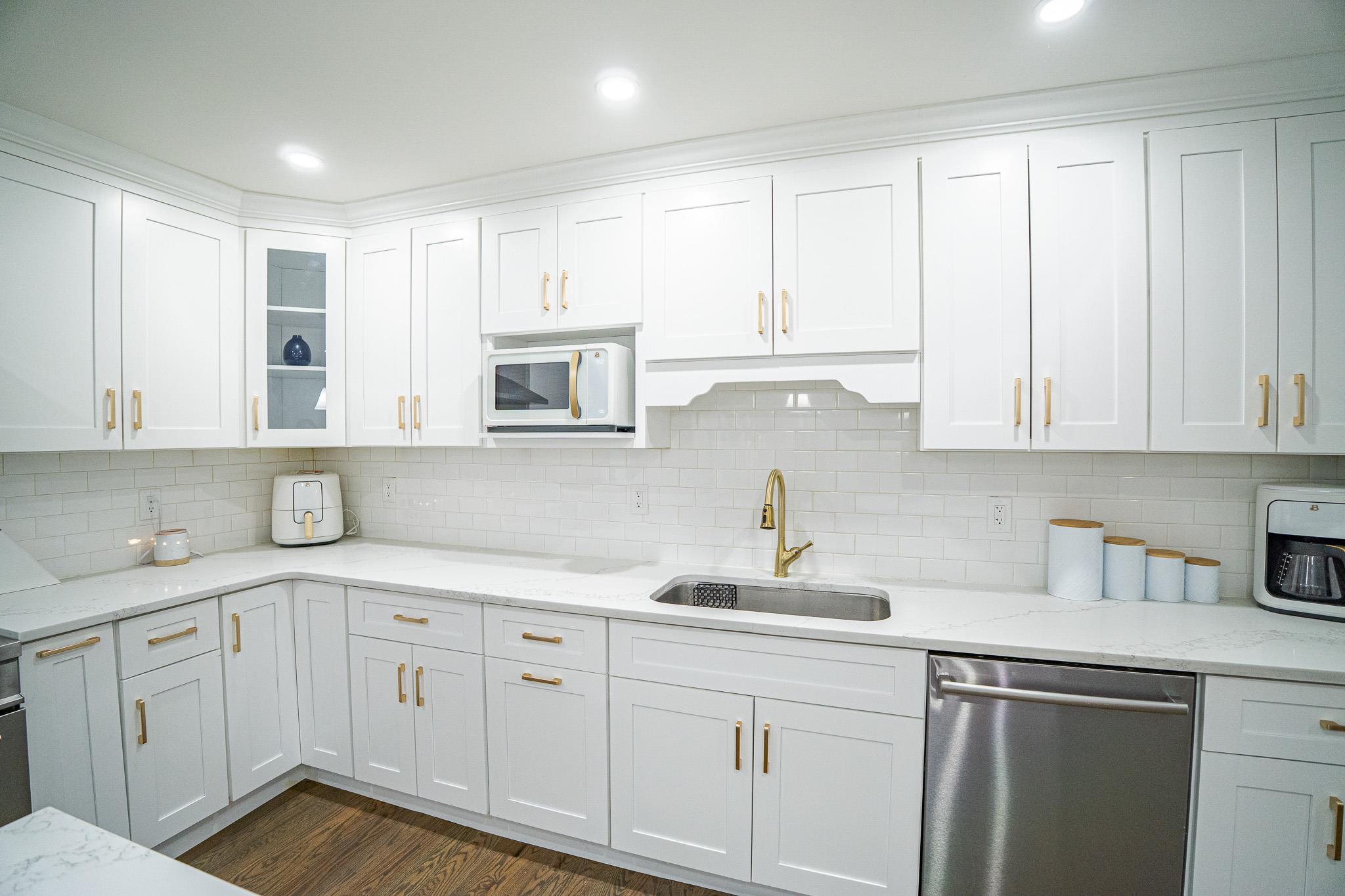20 E Bay Drive, West Islip, New York image 9