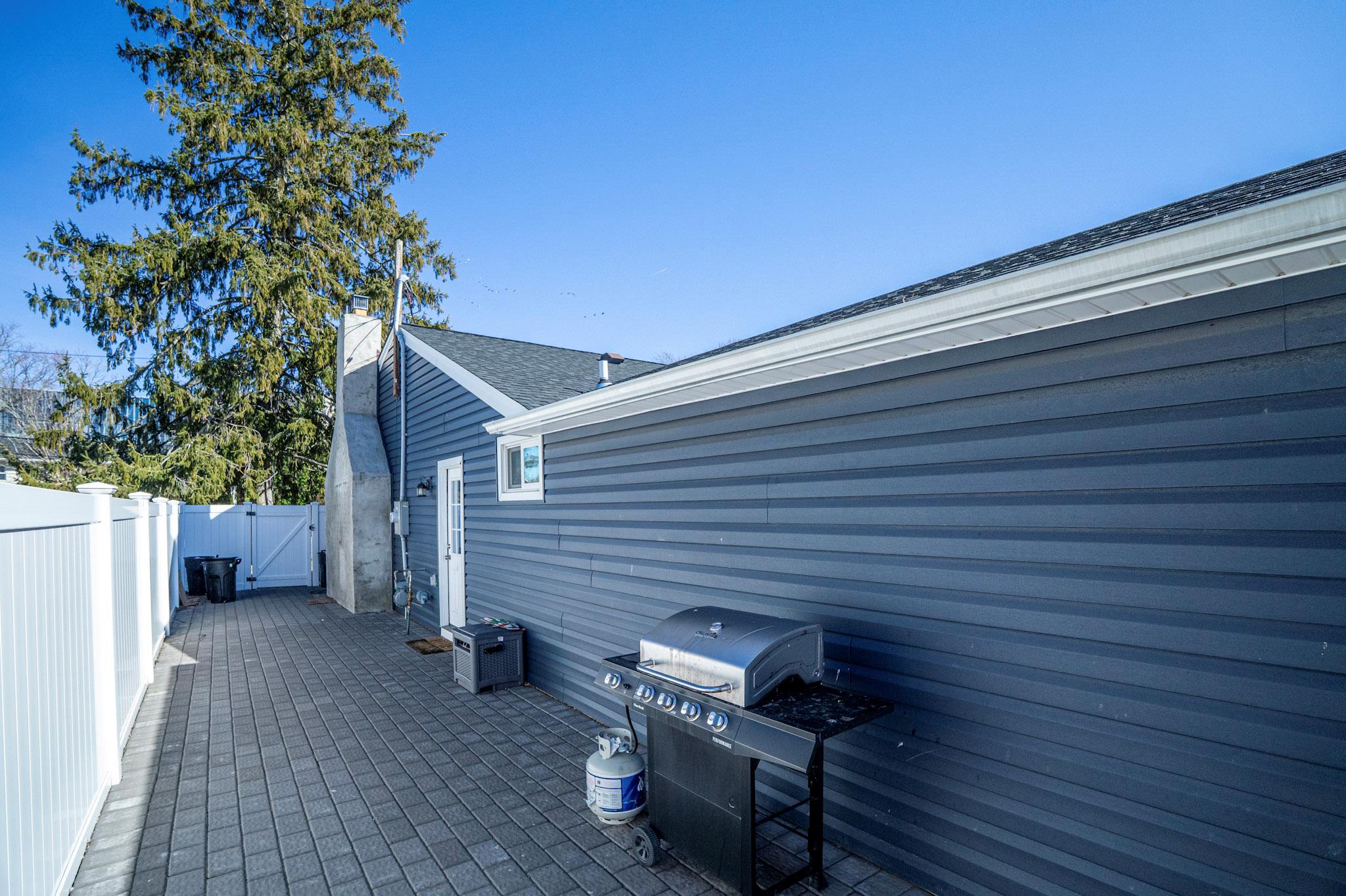20 E Bay Drive, West Islip, New York image 31