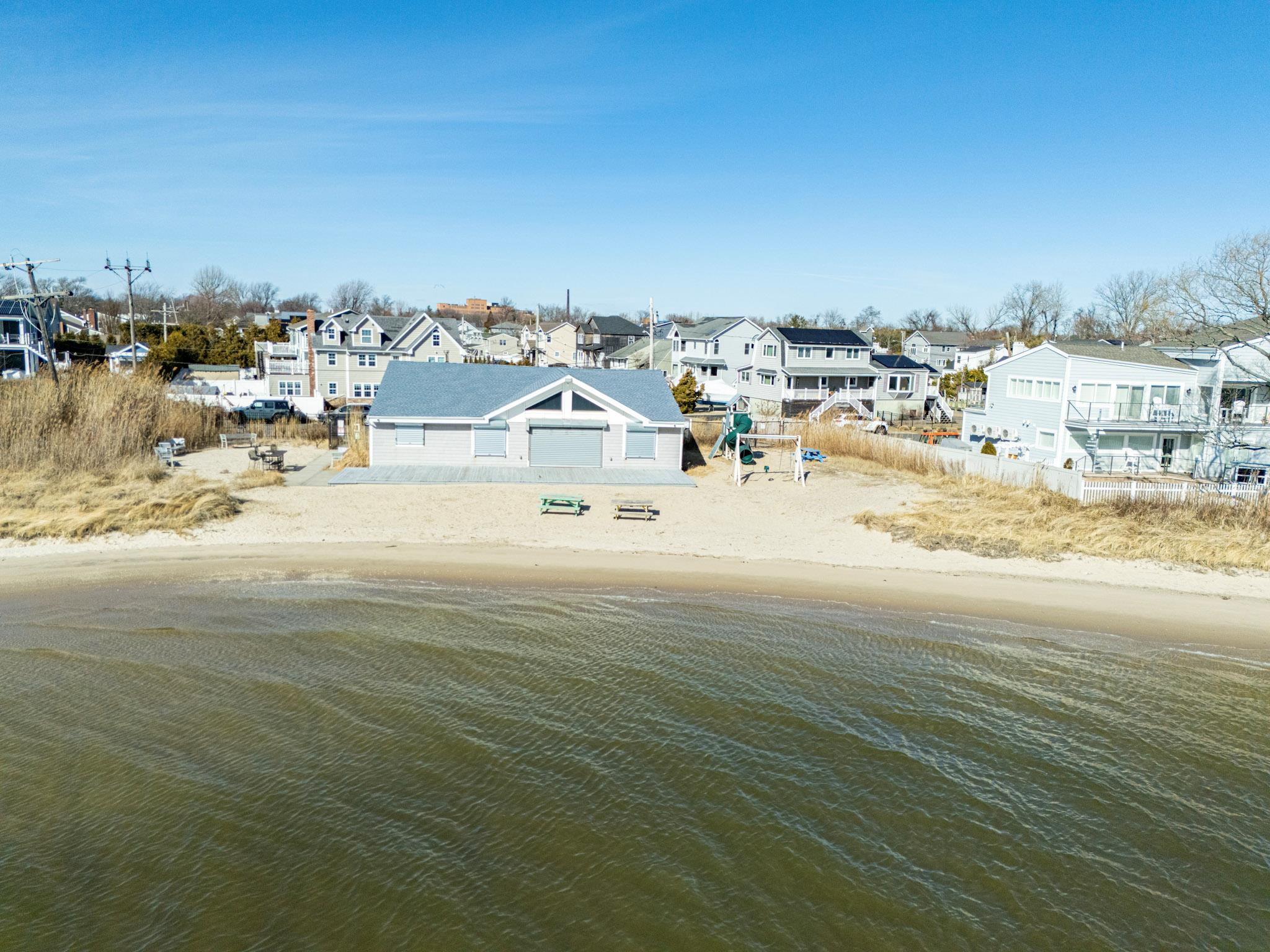 20 E Bay Drive, West Islip, New York image 35