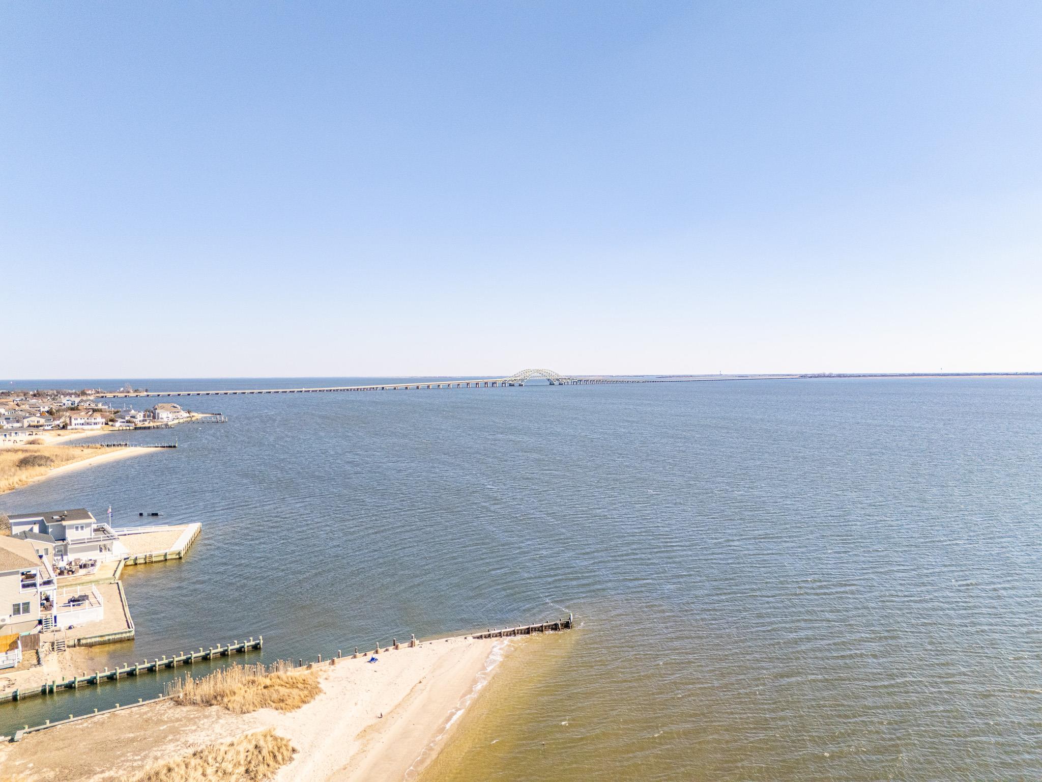 20 E Bay Drive, West Islip, New York image 34