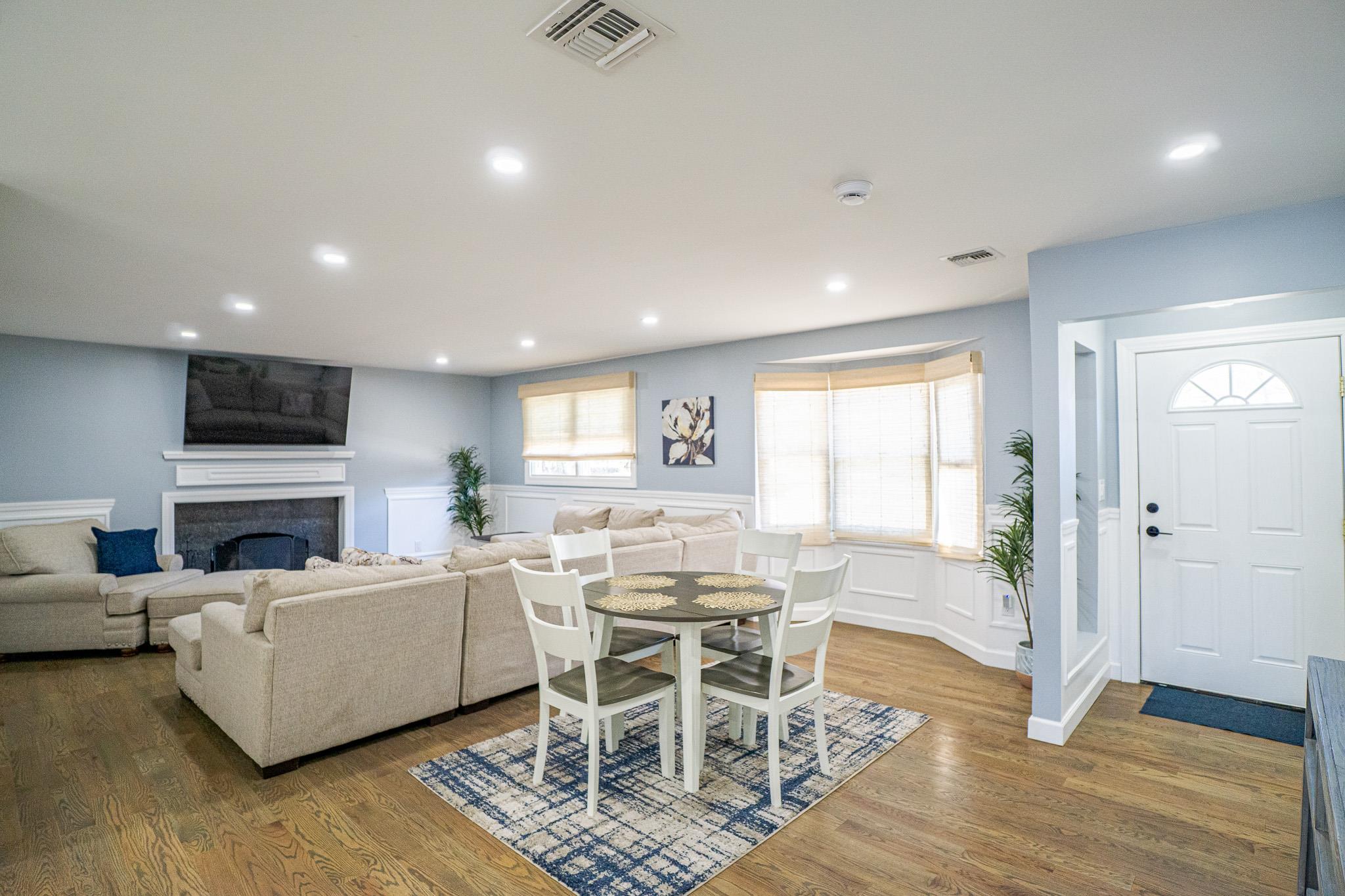 20 E Bay Drive, West Islip, New York image 4