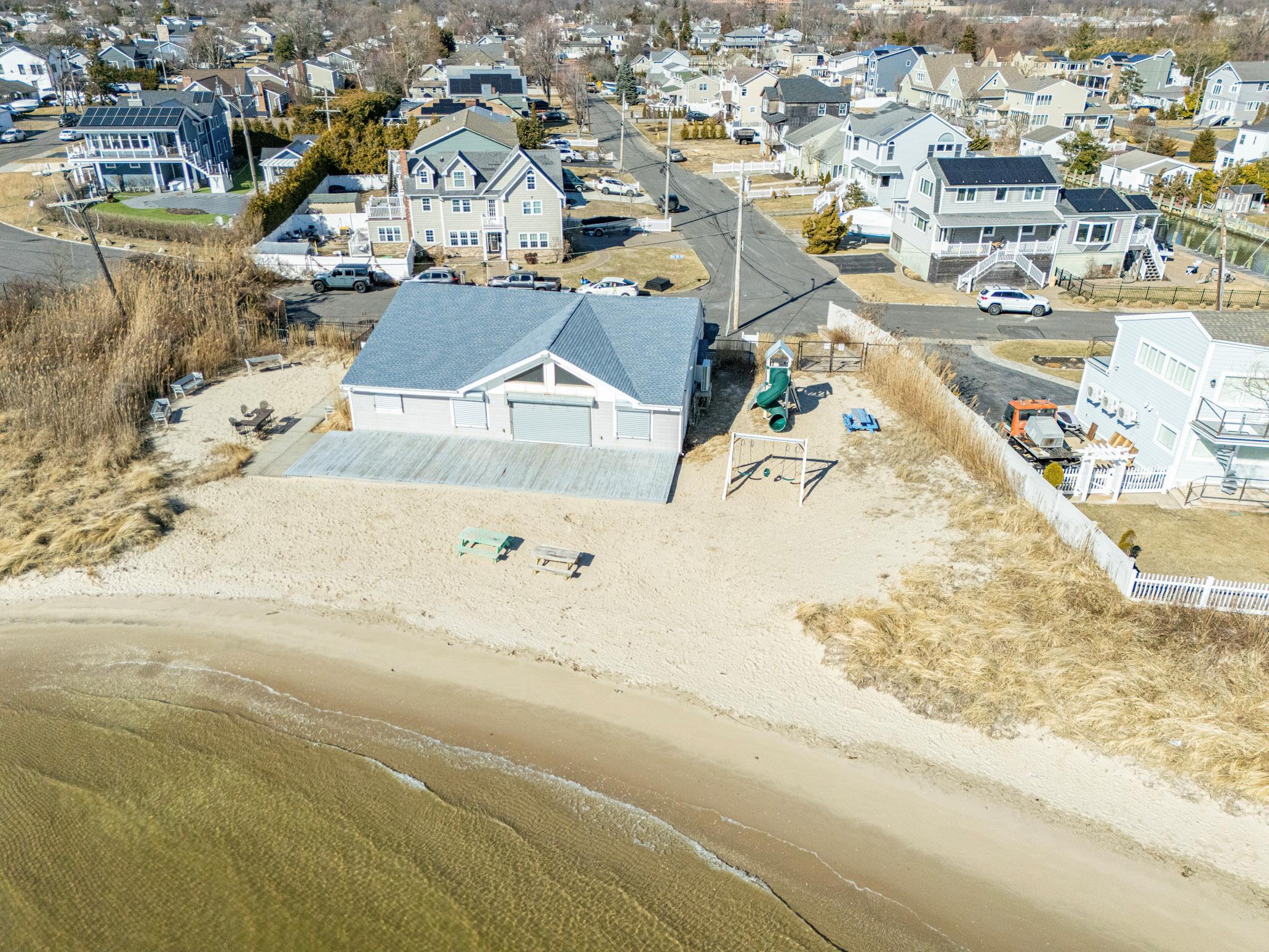 20 E Bay Drive, West Islip, New York image 36
