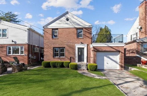 251-05 51st 51st Avenue Little Neck NY 11362