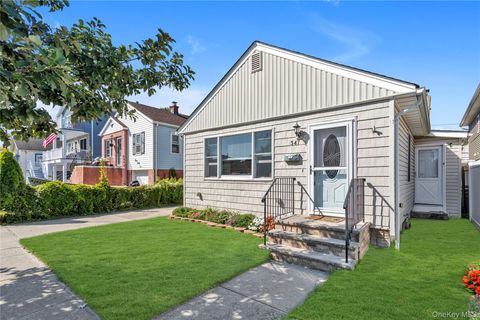 Photo of 347 E Pine Street, Long Beach, NY 11561 (MLS # 912064)