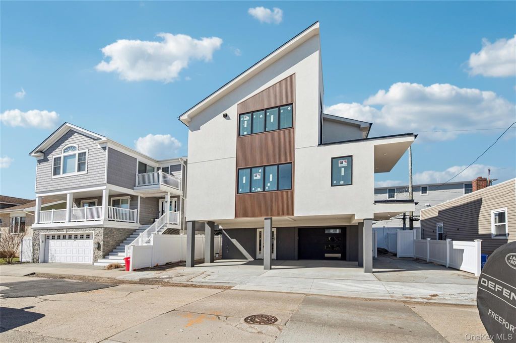Photo of 27 Kerrigan Street, Long Beach, NY 11561 (MLS # 910007)