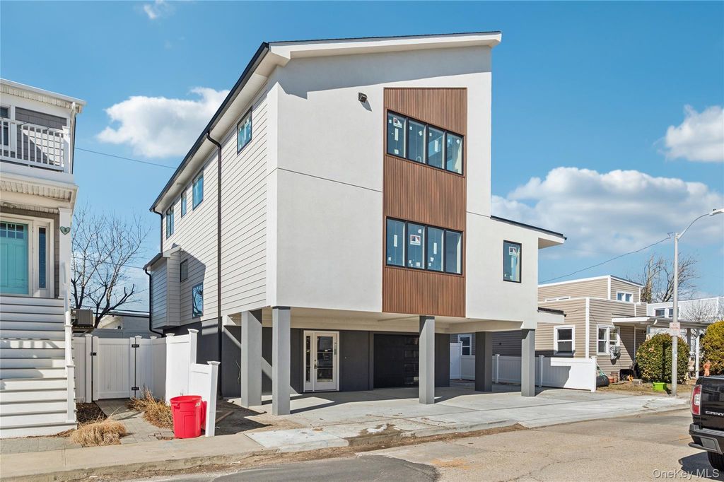 Photo of 27 Kerrigan Street, Long Beach, NY 11561 (MLS # 910007)