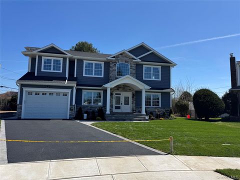 11 Evelyn Court Syosset NY 11791