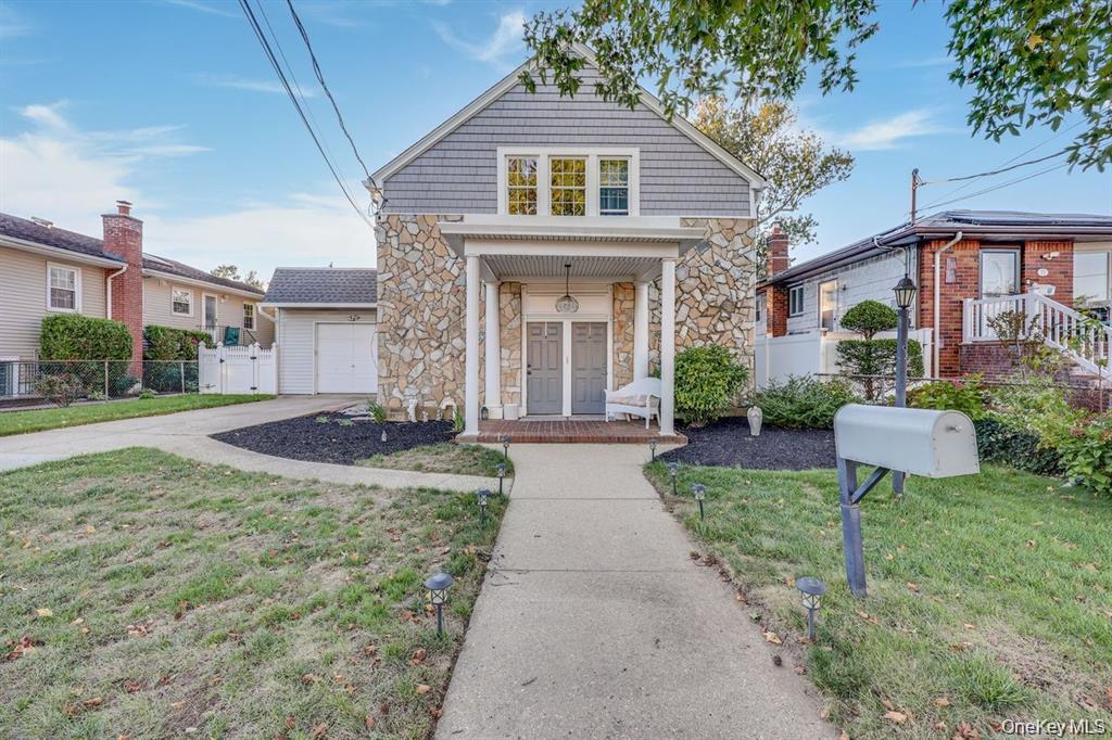 Malverne, New York 11565, United States, 5 Bedrooms Bedrooms, ,3 BathroomsBathrooms,Residential,Active,248966