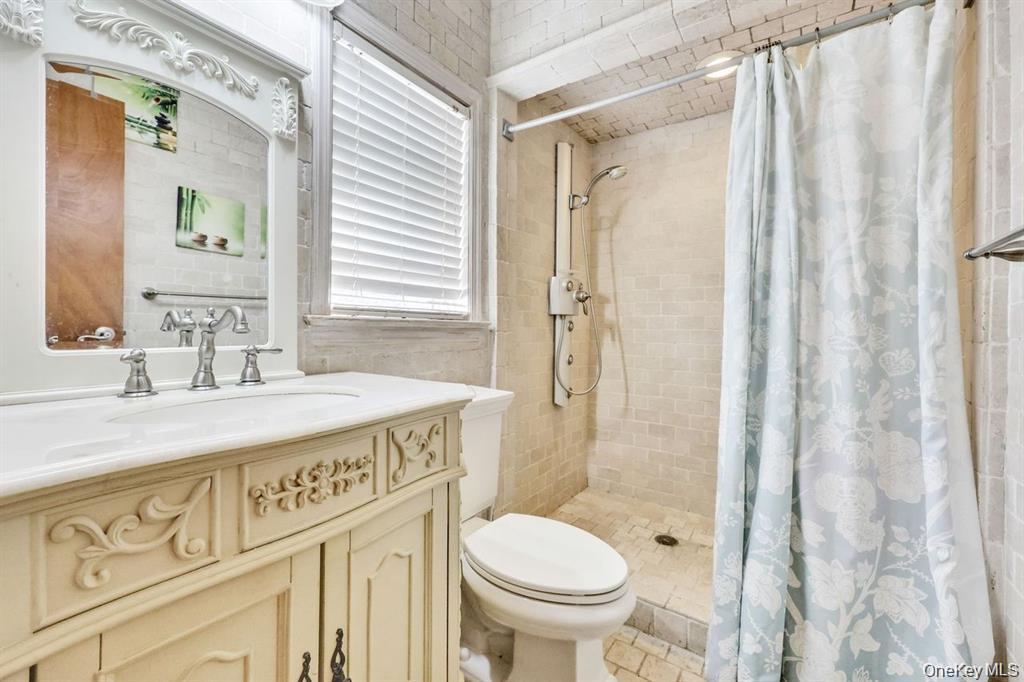 Malverne, New York 11565, United States, 5 Bedrooms Bedrooms, ,3 BathroomsBathrooms,Residential,Active,248966