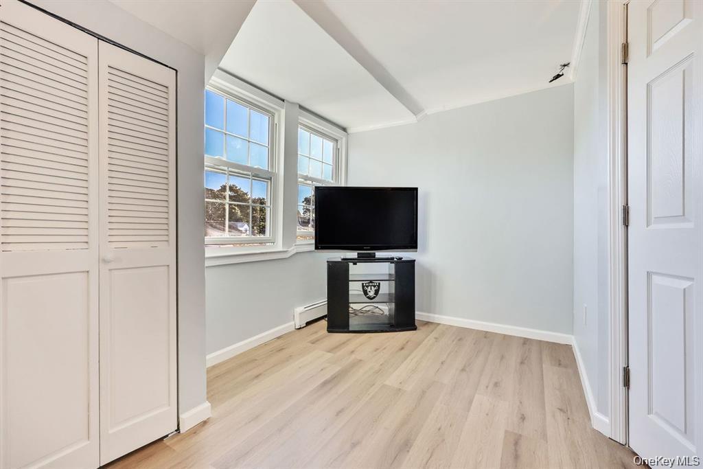 Malverne, New York 11565, United States, 5 Bedrooms Bedrooms, ,3 BathroomsBathrooms,Residential,Active,248966