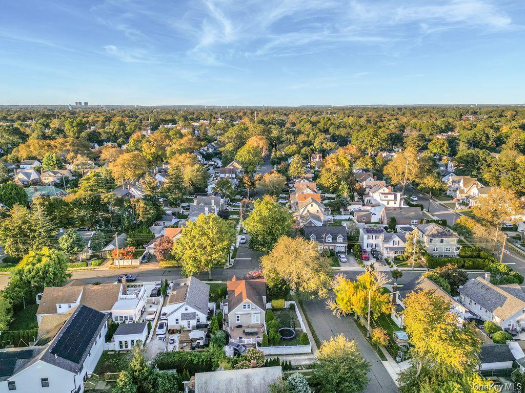 Malverne, New York 11565, United States, 5 Bedrooms Bedrooms, ,3 BathroomsBathrooms,Residential,Active,248966