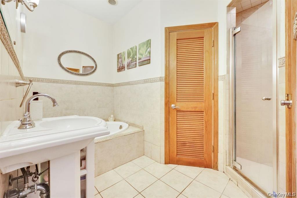 Malverne, New York 11565, United States, 5 Bedrooms Bedrooms, ,3 BathroomsBathrooms,Residential,Active,248966