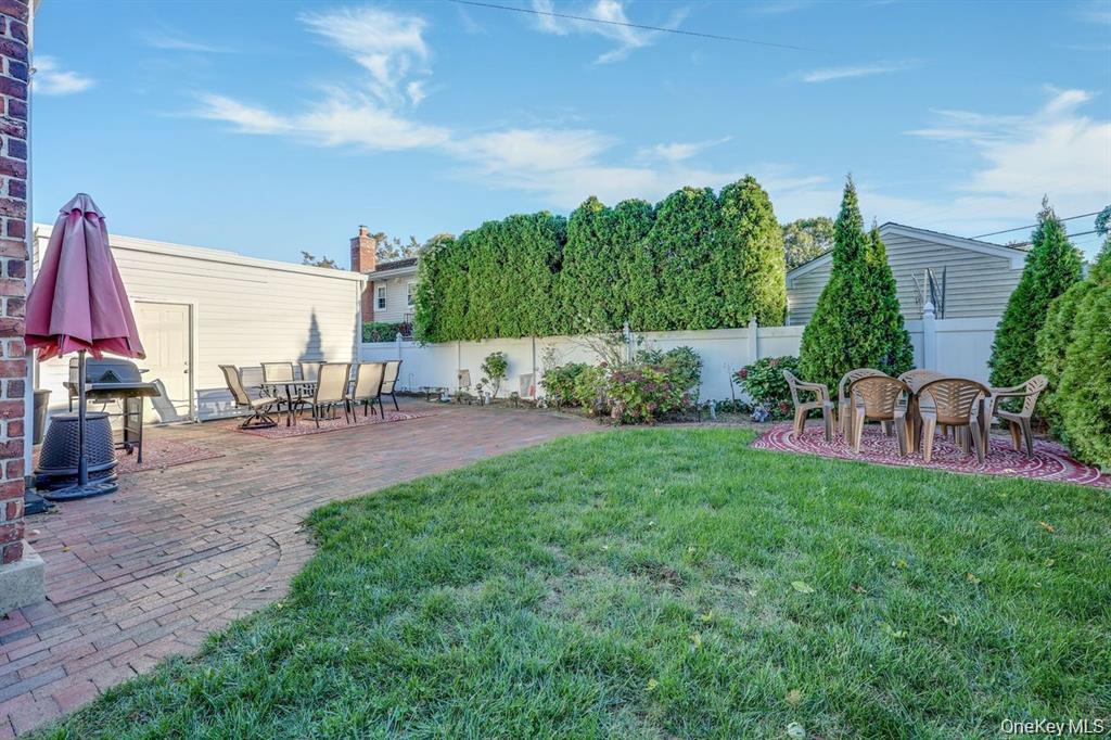 Malverne, New York 11565, United States, 5 Bedrooms Bedrooms, ,3 BathroomsBathrooms,Residential,Active,248966