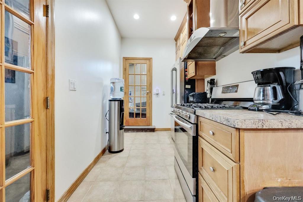 Malverne, New York 11565, United States, 5 Bedrooms Bedrooms, ,3 BathroomsBathrooms,Residential,Active,248966