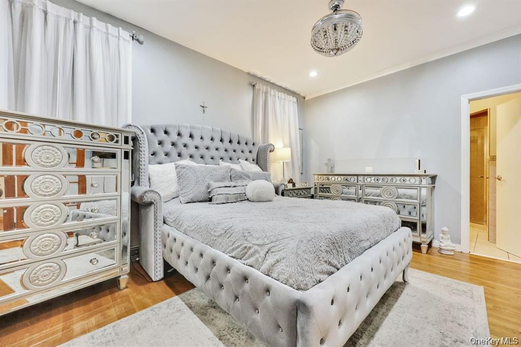 Malverne, New York 11565, United States, 5 Bedrooms Bedrooms, ,3 BathroomsBathrooms,Residential,Active,248966