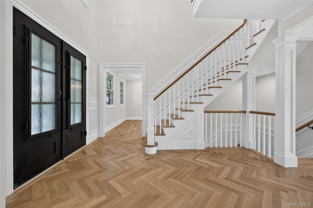 Photo of 15 Glen Road, Garden City, NY 11530 (MLS # 1026103)