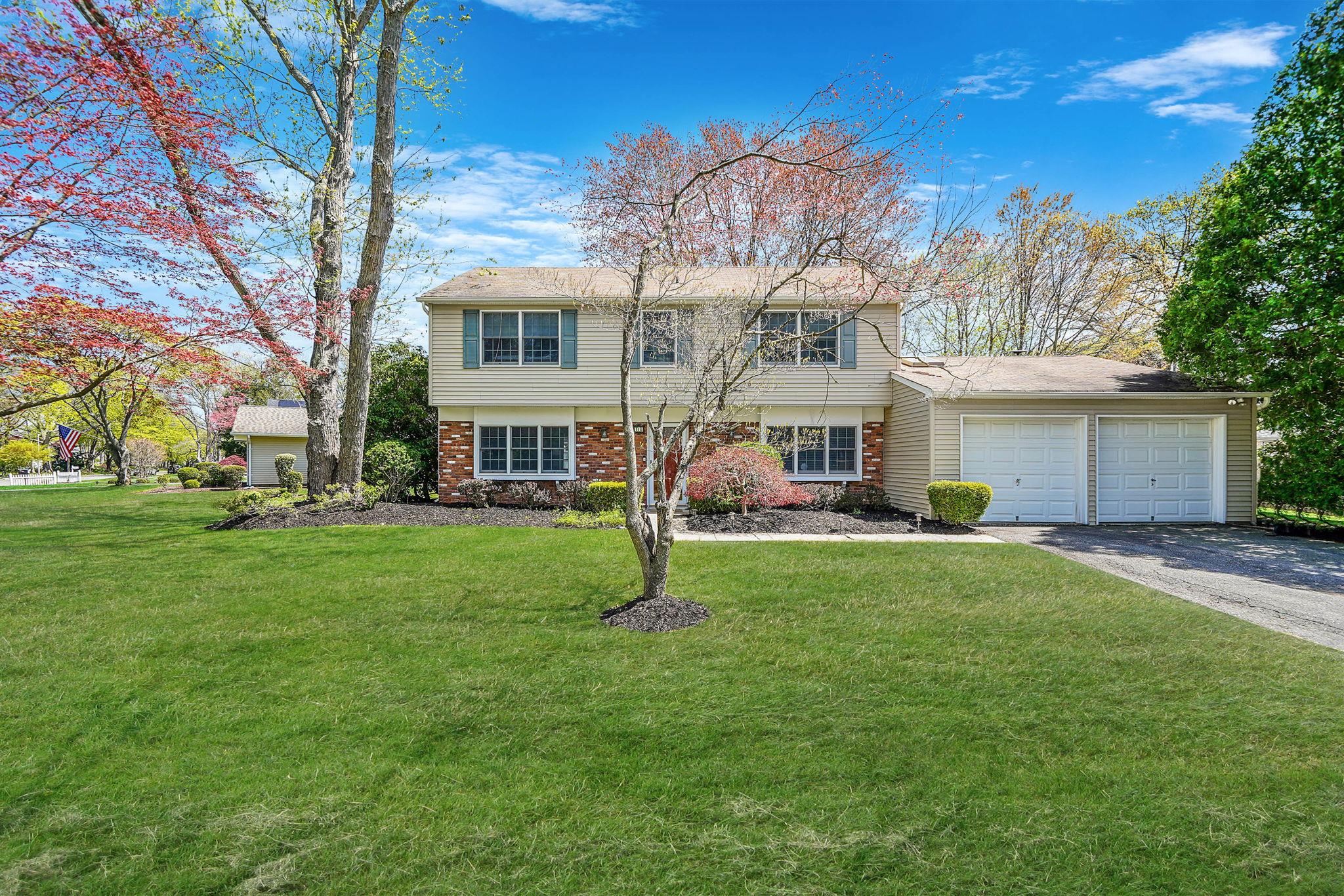 18 Botany Lane, Stony Brook, New York image 2