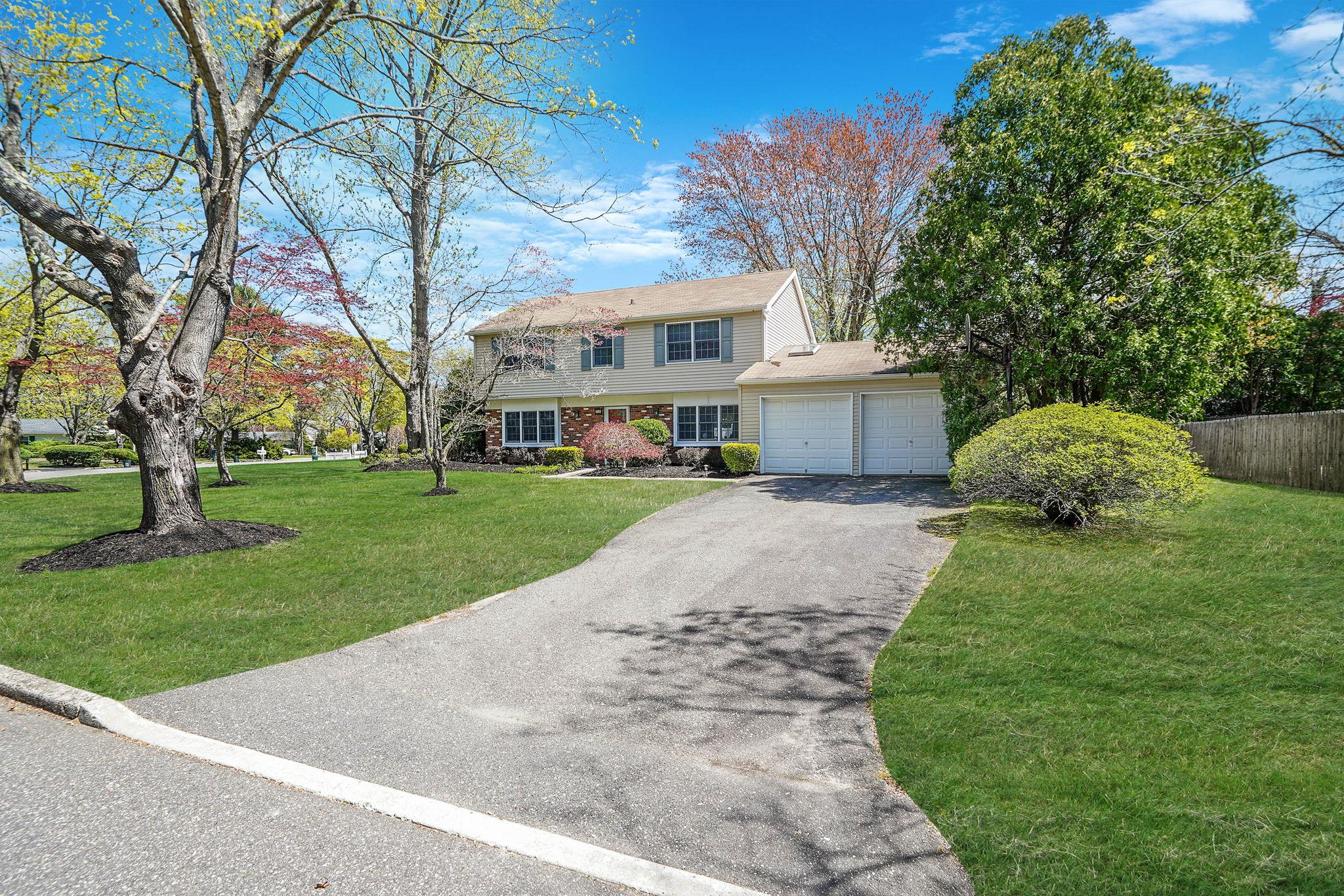 18 Botany Lane, Stony Brook, New York image 3