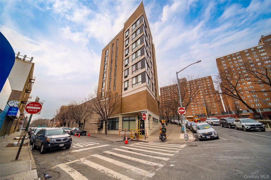 Photo of 150 Featherbed Lane #4B, Bronx, NY 10452 (MLS # 989691)
