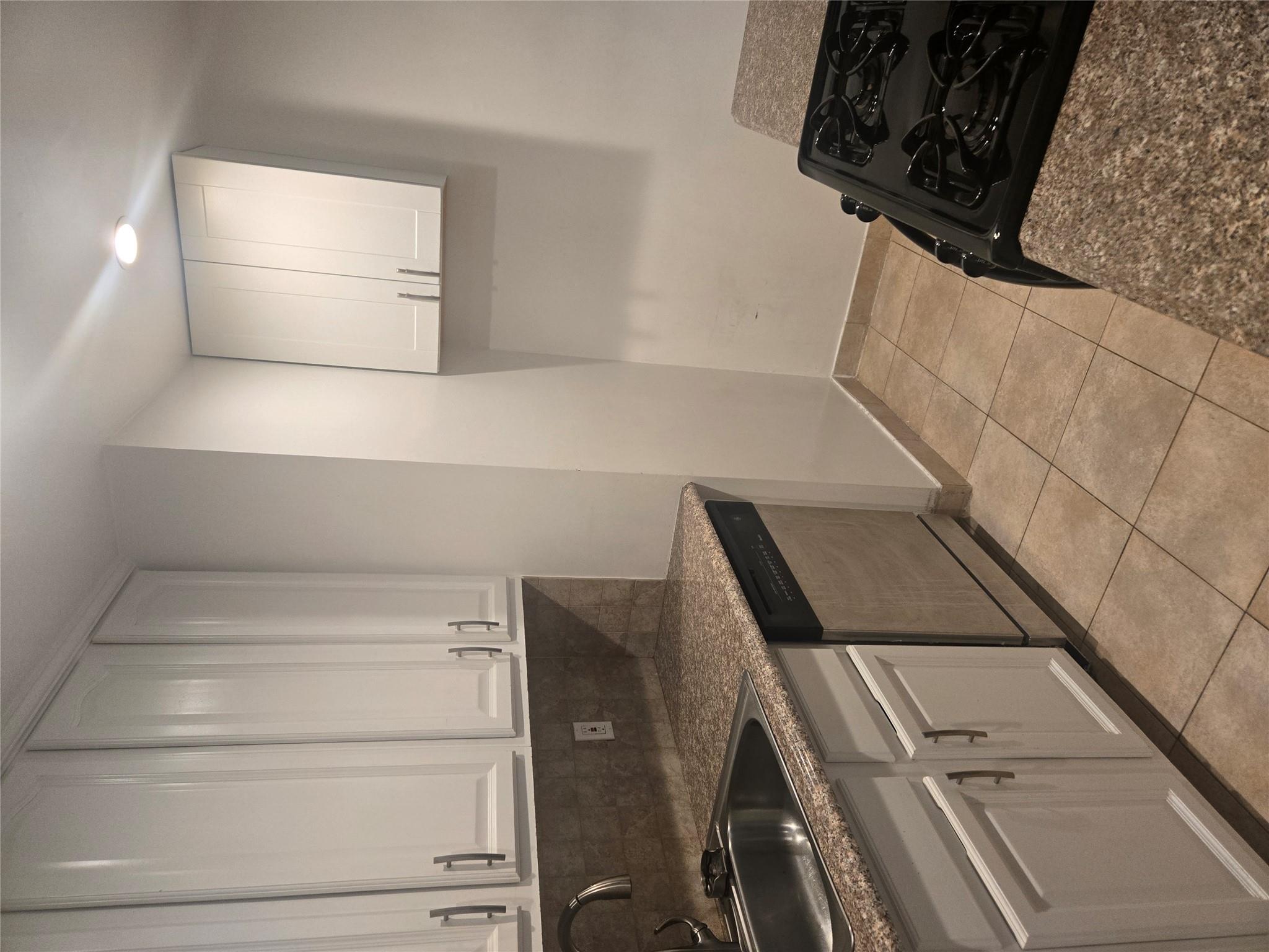 101 Jackson Avenue #1F, Mineola, New York image 5