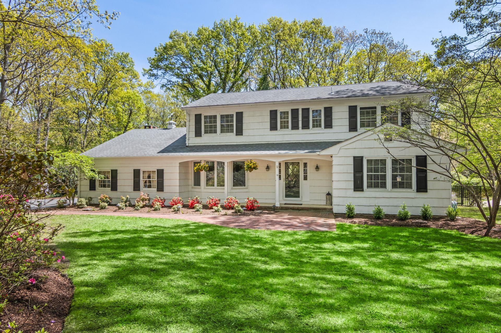 Southgate Road, Setauket, Hamptons, NY - 4 Bedrooms  
3 Bathrooms - 