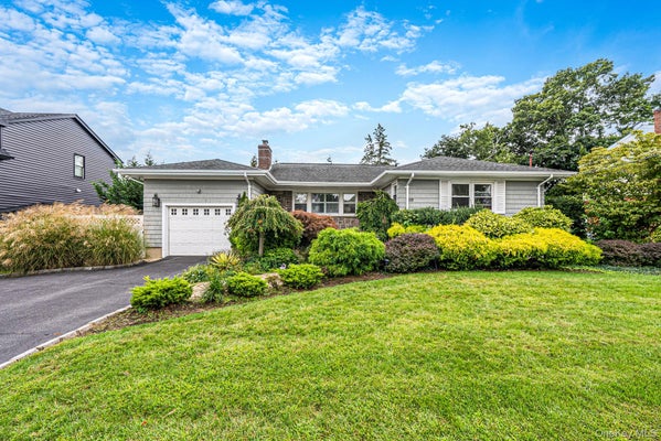 20 ARGONNE PL, MASSAPEQUA, NY 11758 - Image b75c8a786200f99295b69d85b4b39a3c/2819399181