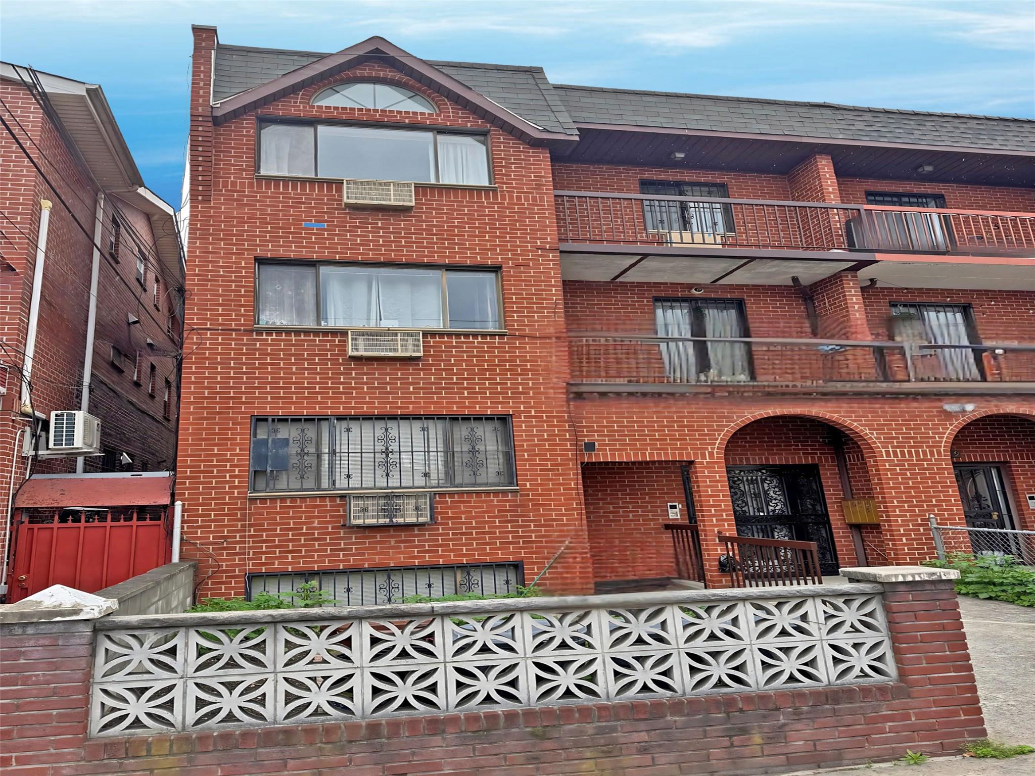 Rental Property at 84th Street 3, Elmhurst, Queens, NY - Bedrooms: 3 
Bathrooms: 2 
Rooms: 5  - $3,450 MO.