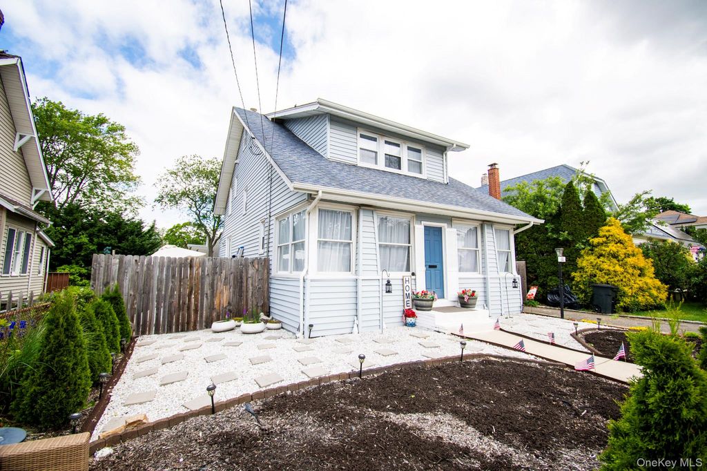 Photo of 671 Arlington Avenue, Baldwin, NY 11510 (MLS # 1007006)