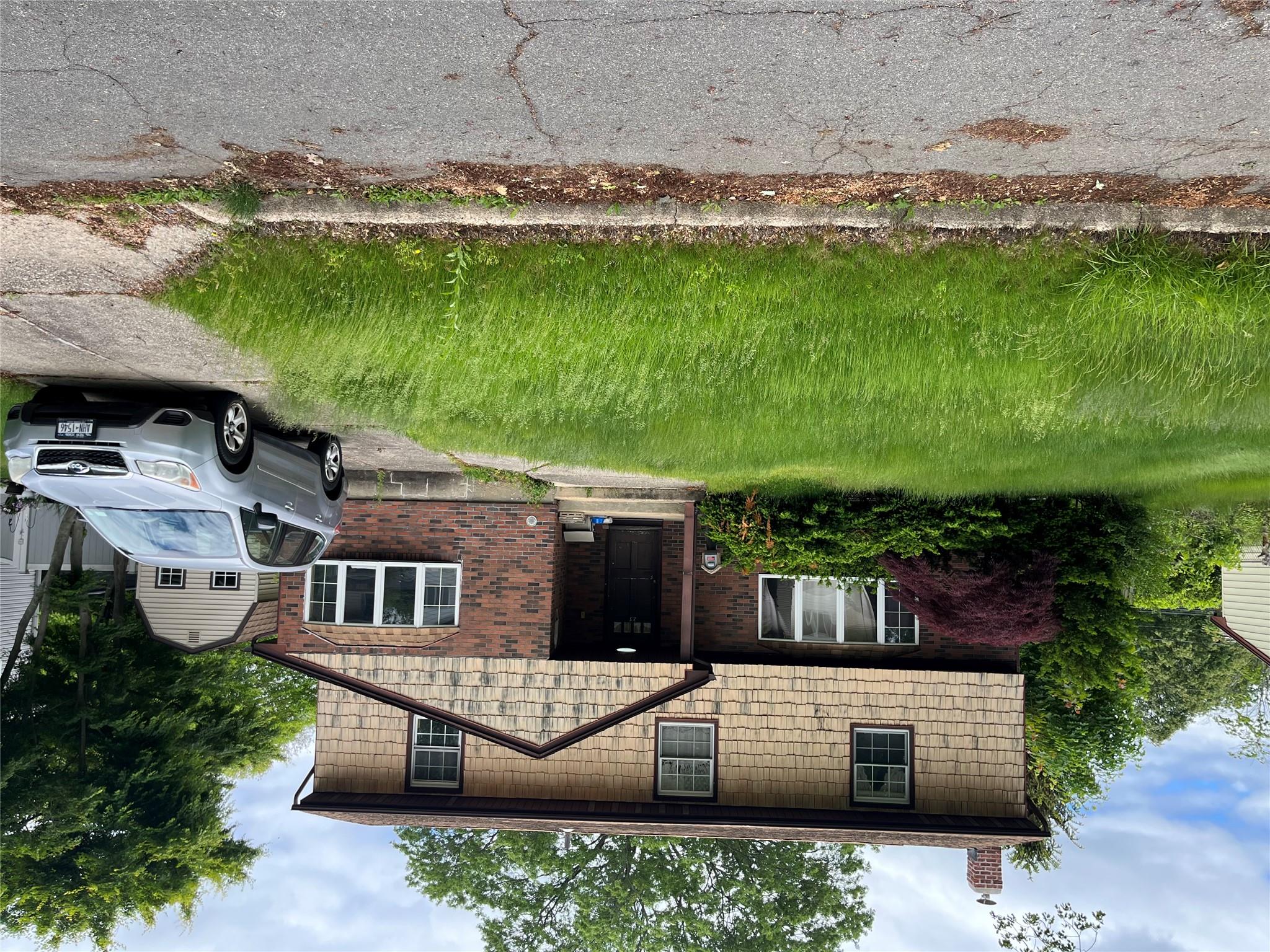 23 Catherwood Crescent, Melville, New York image 1