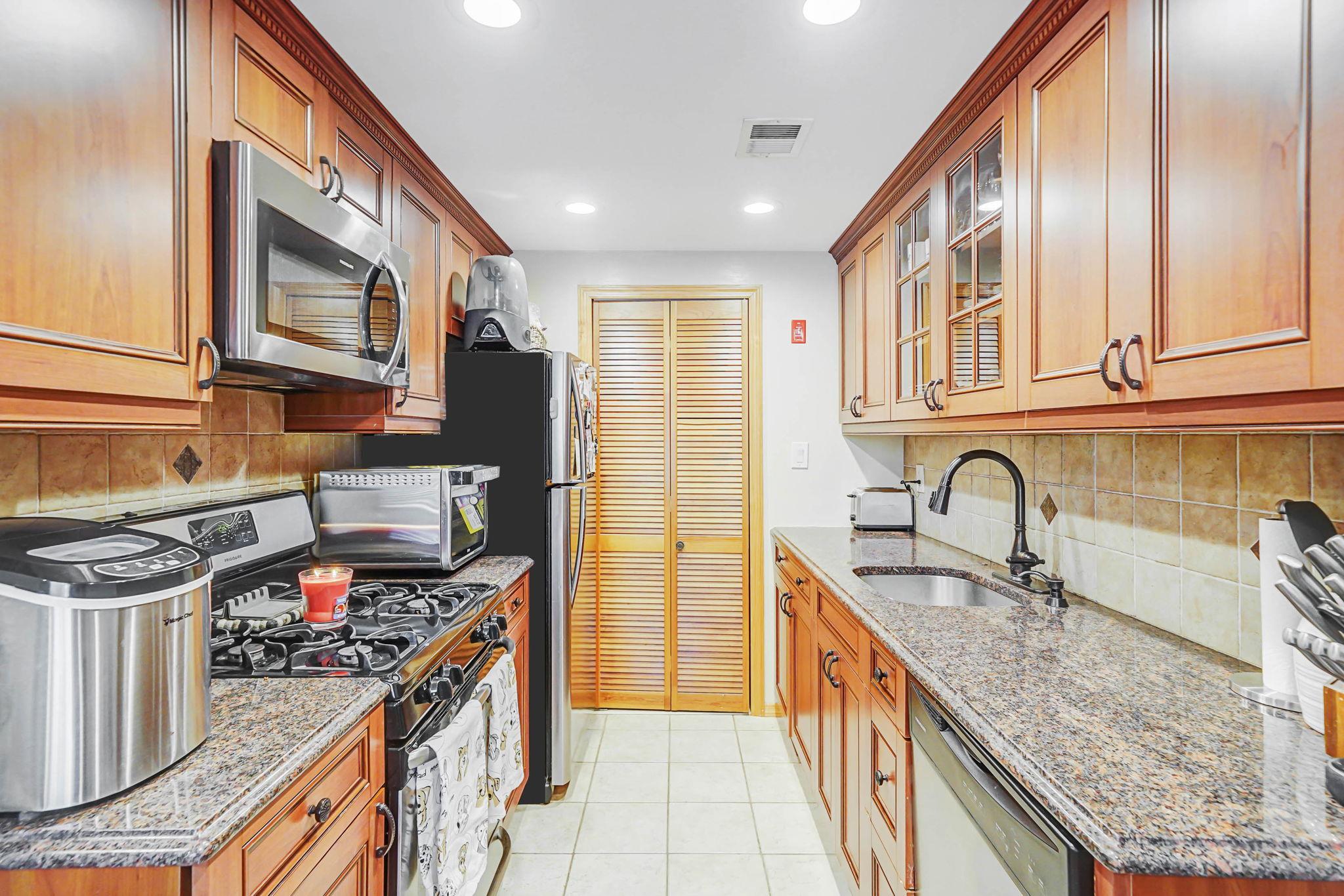 6 Birchwood Drive #6, Port Jefferson Station, New York image 12