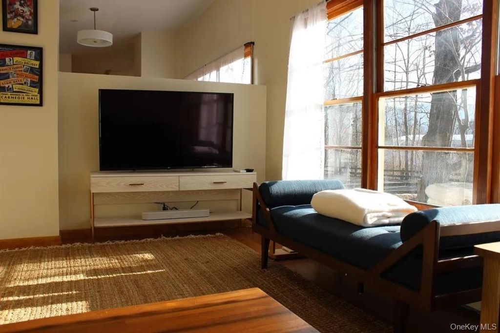 Photo of 4 Lonny Drive, Ellenville, NY 12428 (MLS # 963740)