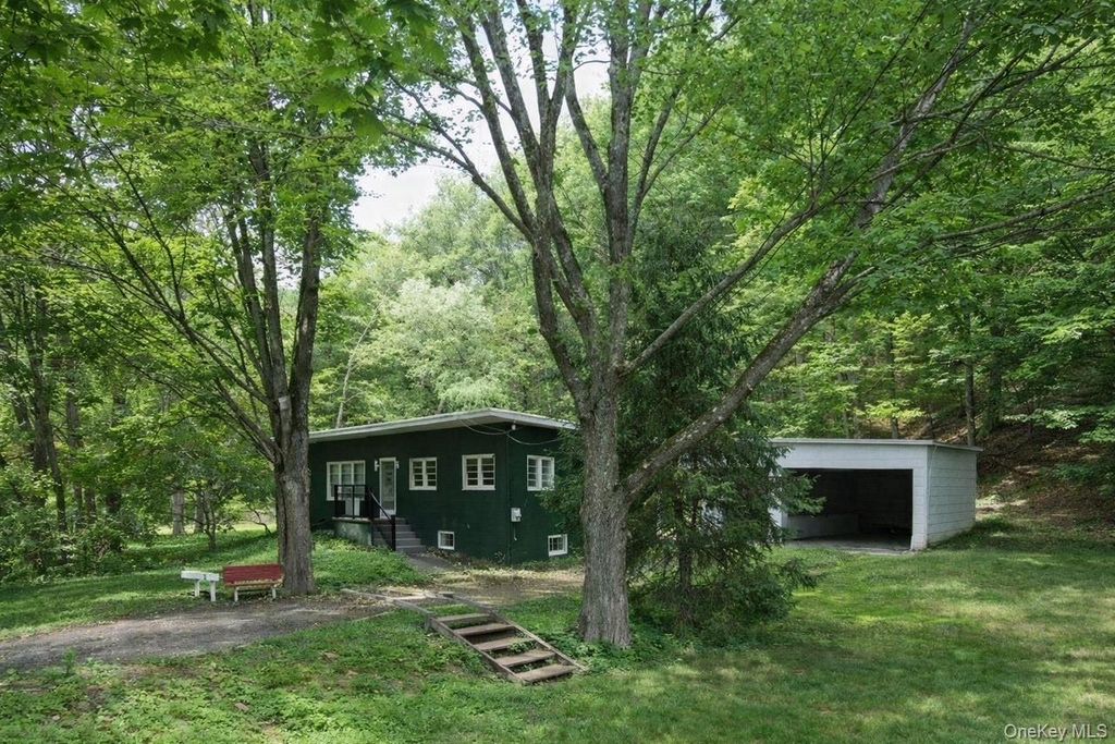 Photo of 4 Lonny Drive, Ellenville, NY 12428 (MLS # 963740)