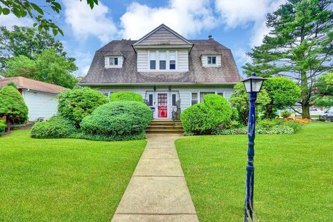 Photo of 313 Pine Street, Freeport, NY 11520 (MLS # 881530) Photo of 313 Pine Street, Freeport, NY 11520 (MLS # 881530)