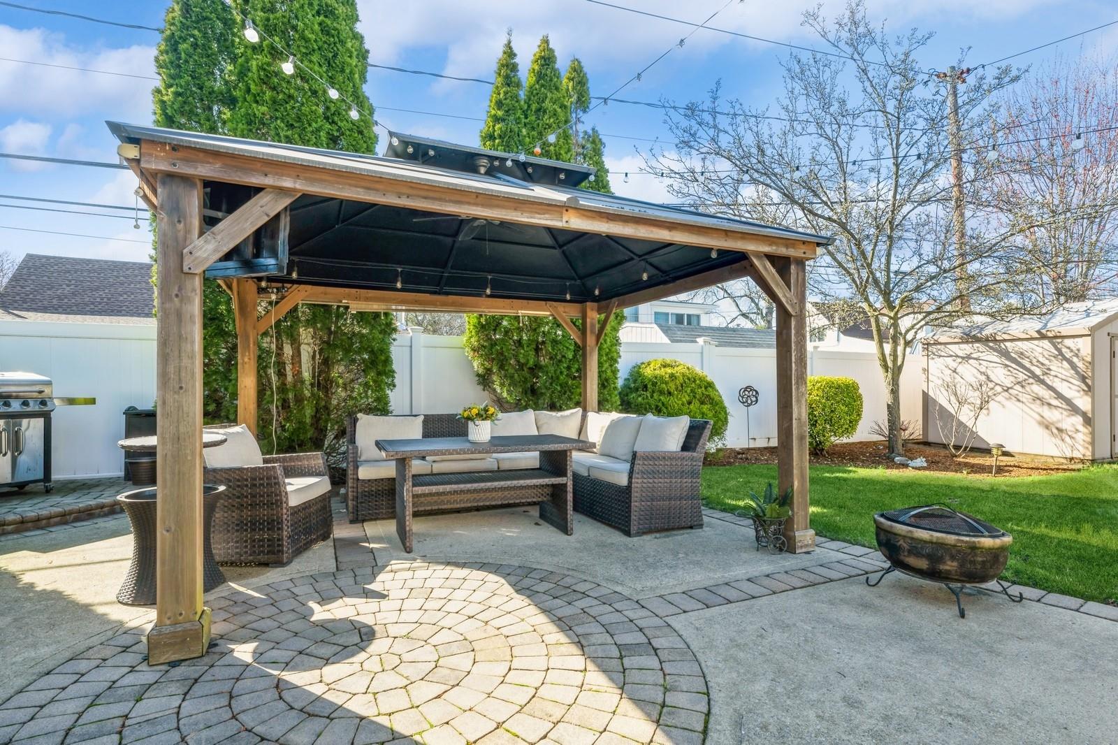 40 Mist Lane, Westbury, New York image 20