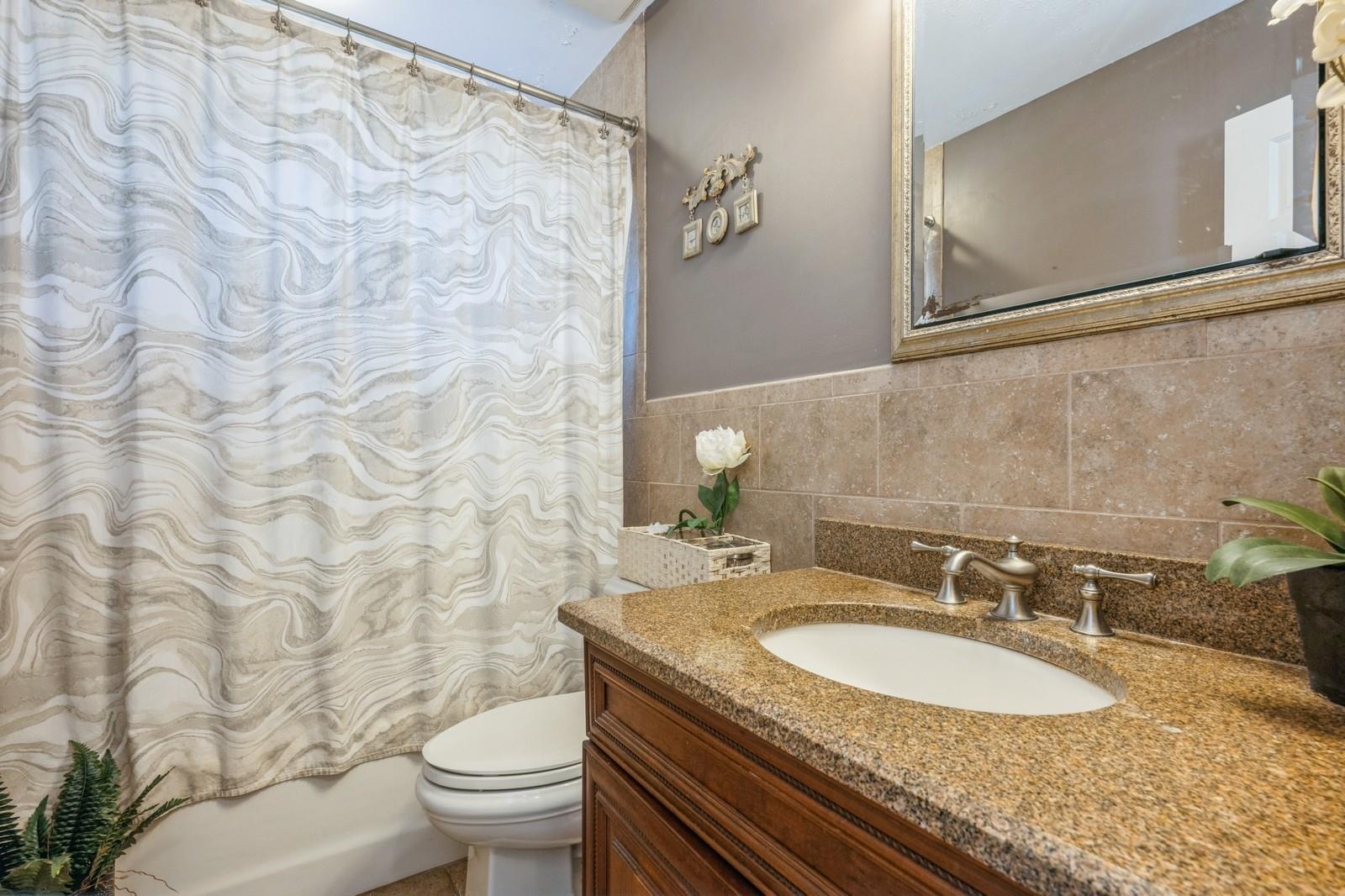40 Mist Lane, Westbury, New York image 13