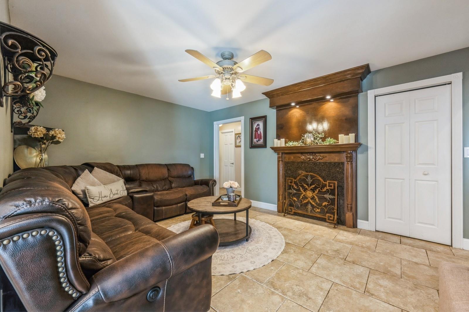 40 Mist Lane, Westbury, New York image 9