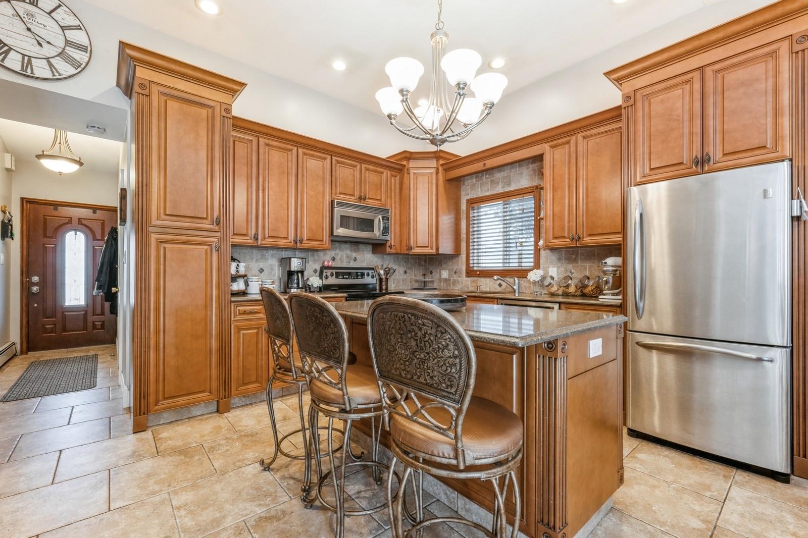 40 Mist Lane, Westbury, New York image 4