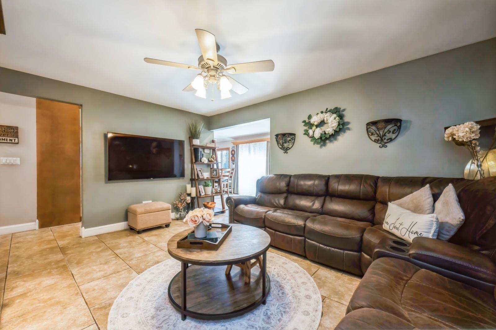 40 Mist Lane, Westbury, New York image 10