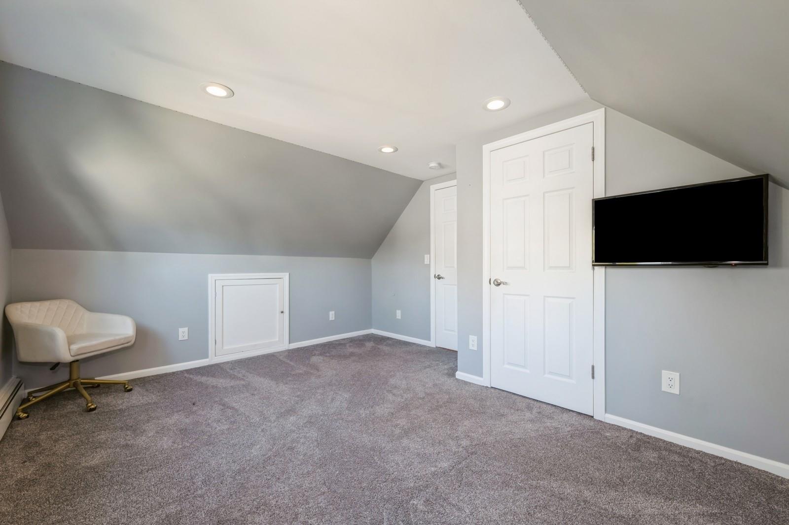 40 Mist Lane, Westbury, New York image 14