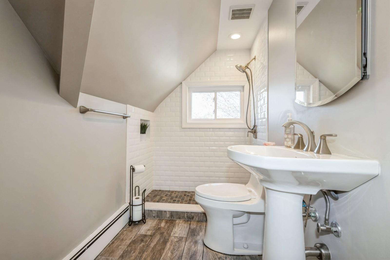 40 Mist Lane, Westbury, New York image 19