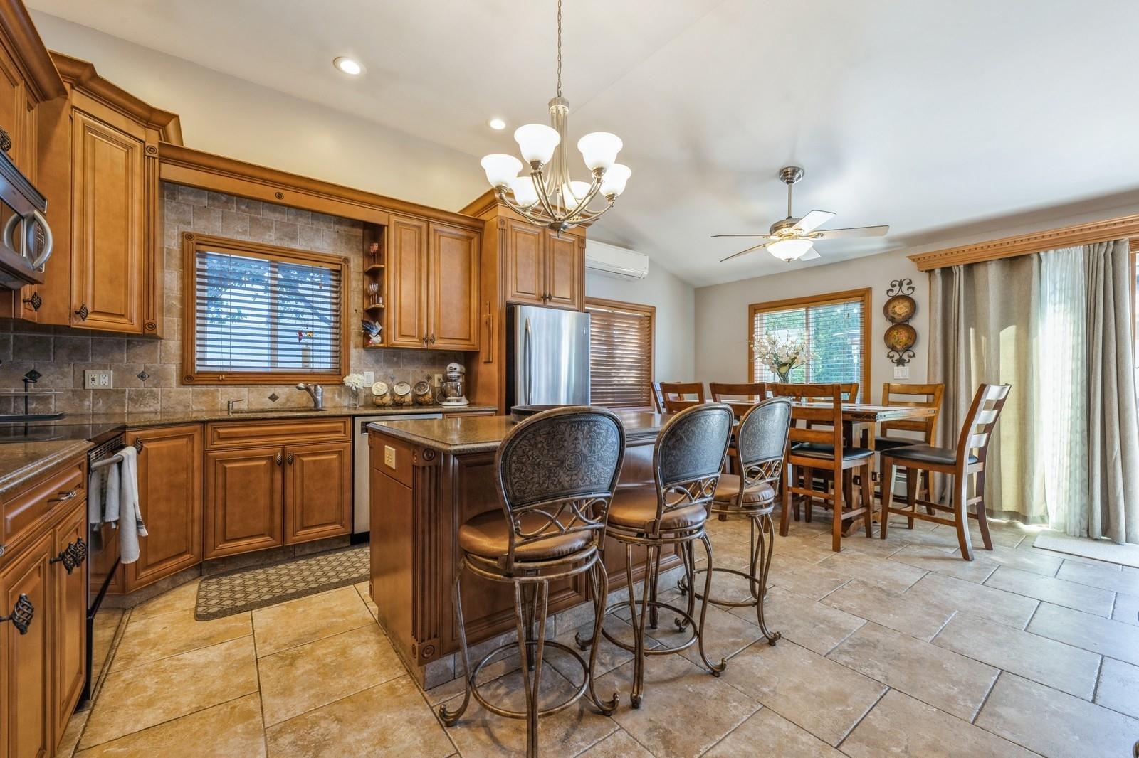 40 Mist Lane, Westbury, New York image 3