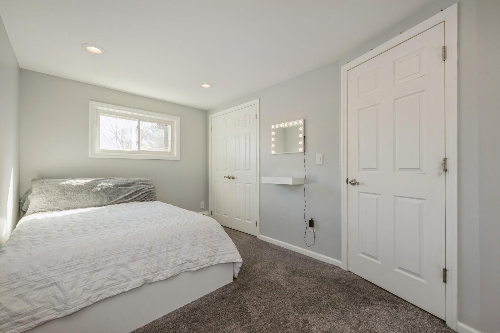 40 Mist Lane, Westbury, New York image 16
