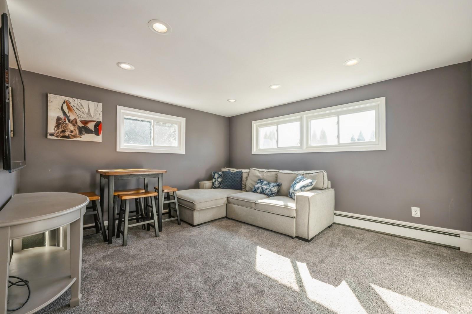 40 Mist Lane, Westbury, New York image 17