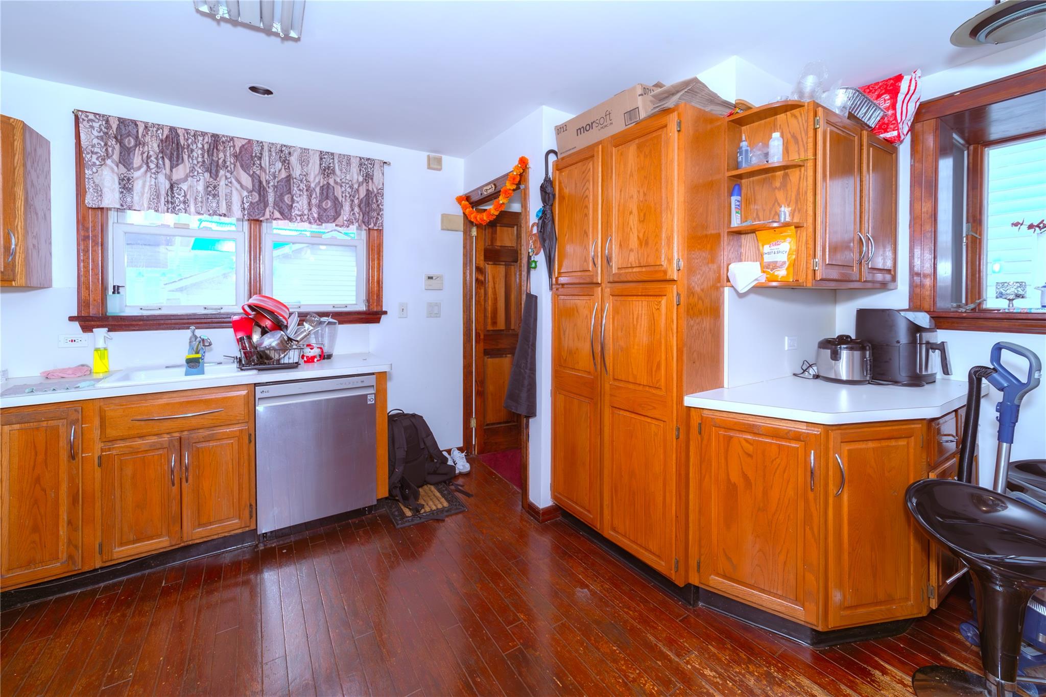 6054 59th Drive, Maspeth, New York image 4