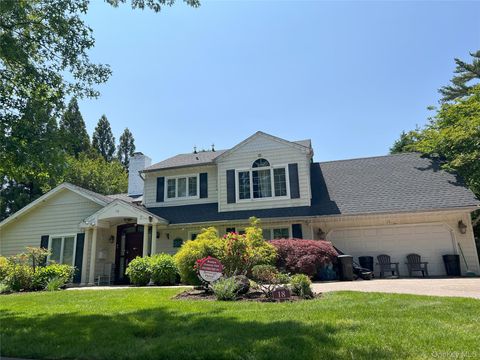 18 Sherwood Lane Roslyn Heights NY 11577