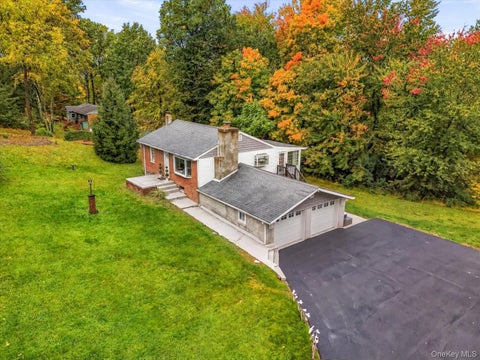 Photo of 19 Ridgeview Road, Hopewell Junction, NY 12533 (MLS # 1049657)