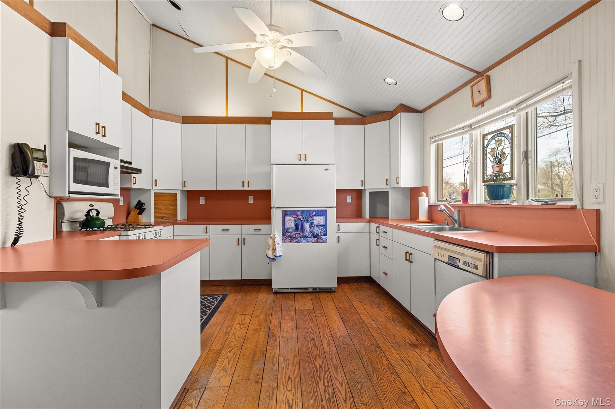 1643 Pine Acres Boulevard