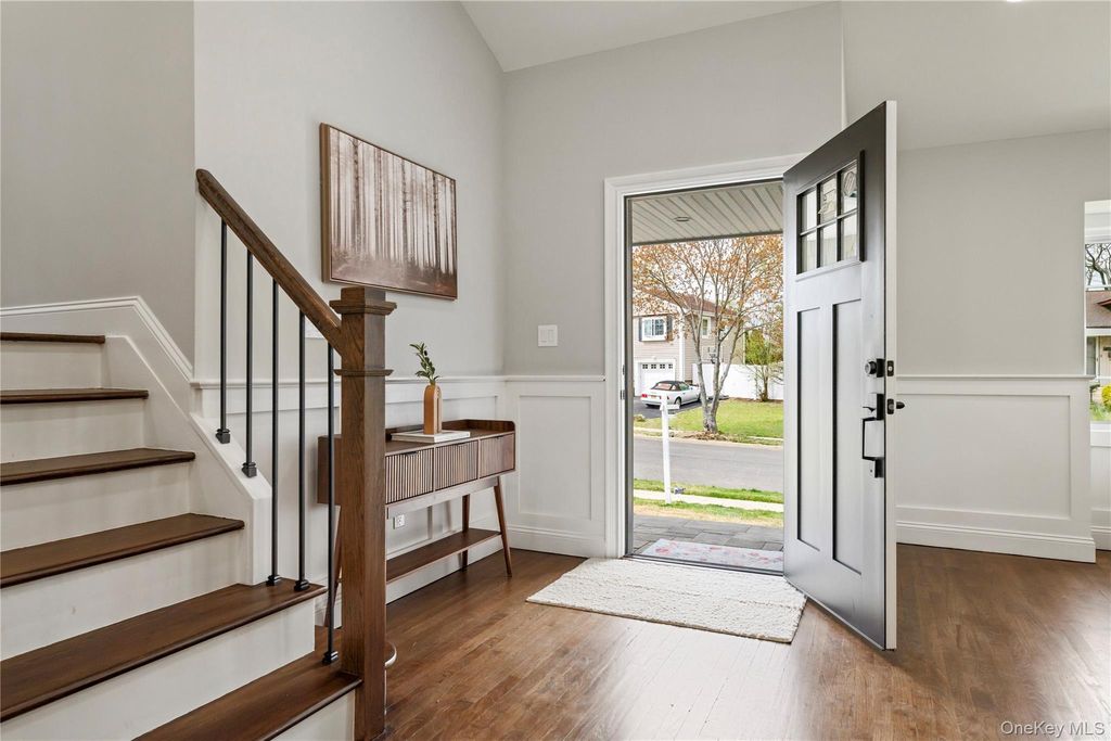 Photo of 16 Eleanor Road, Plainview, NY 11803 (MLS # 987501)